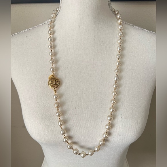 CHANEL Vintage Gold CC Medallion Coin Faux Pearl Necklace - Picture 1 of 11